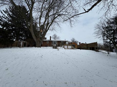 Photo 1 at 188 Parkview Crescent, Central Newmarket, Newmarket