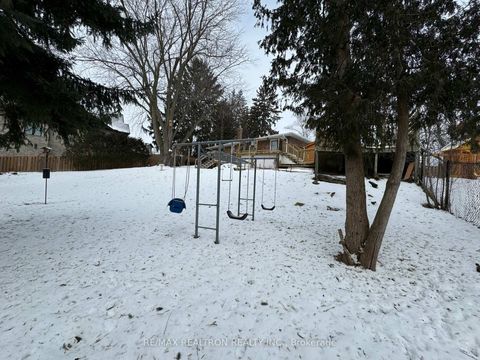 Photo 3 at 188 Parkview Crescent, Central Newmarket, Newmarket