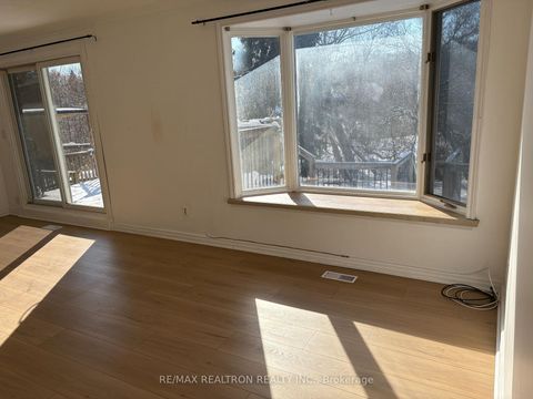 Photo 8 at 188 Parkview Crescent, Central Newmarket, Newmarket