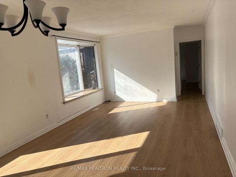 Photo 9 at 188 Parkview Crescent, Central Newmarket, Newmarket