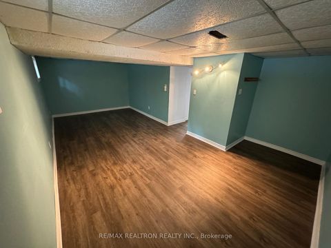 Photo 16 at 188 Parkview Crescent, Central Newmarket, Newmarket