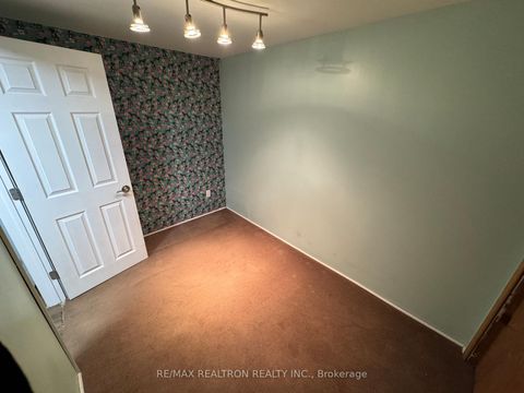 Photo 18 at 188 Parkview Crescent, Central Newmarket, Newmarket