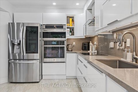 Photo 15 at 908 Oaktree Crescent, Summerhill Estates, Newmarket