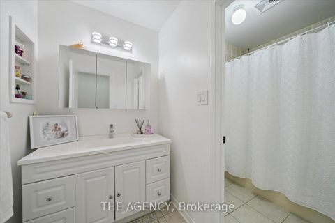 Photo 34 at 908 Oaktree Crescent, Summerhill Estates, Newmarket