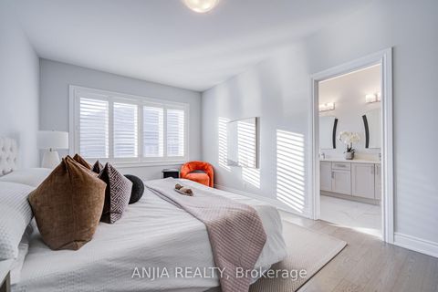 Photo 23 at 35 York Downs Boulevard, Angus Glen, Markham