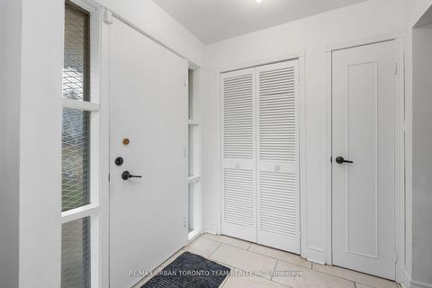 Photo 2 at 12 Wardencourt Drive, Sullivan, Toronto