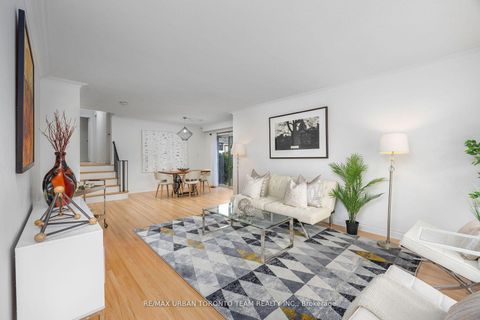 Photo 3 at 12 Wardencourt Drive, Sullivan, Toronto