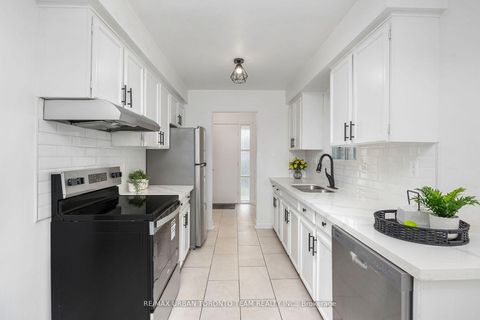 Photo 7 at 12 Wardencourt Drive, Sullivan, Toronto