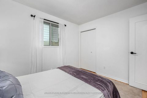 Photo 18 at 12 Wardencourt Drive, Sullivan, Toronto