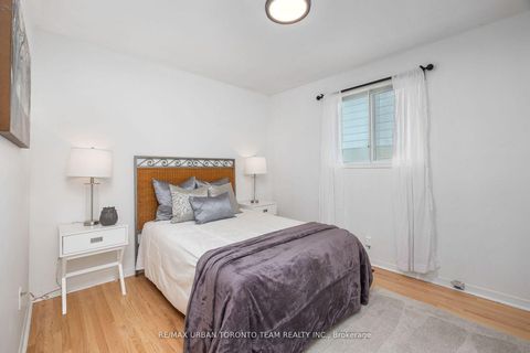 Photo 19 at 12 Wardencourt Drive, Sullivan, Toronto