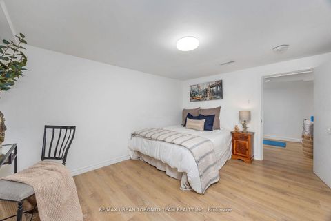 Photo 24 at 12 Wardencourt Drive, Sullivan, Toronto