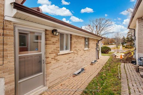 Photo 30 at 12 Wardencourt Drive, Sullivan, Toronto