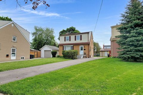 Photo 2 at 29 Rosita Crescent, Birchmount, Toronto