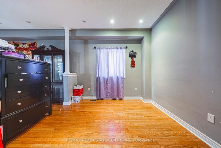 Photo 6 at 66 Citadel Crescent, Vales of Castlemore North, Brampton