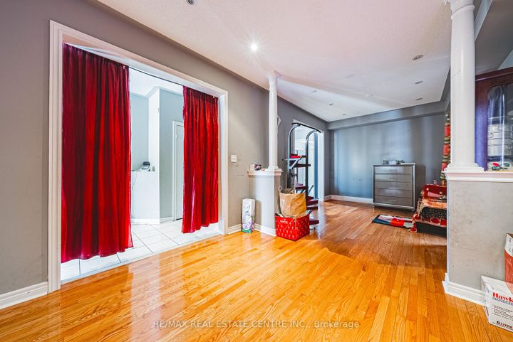 Photo 7 at 66 Citadel Crescent, Vales of Castlemore North, Brampton