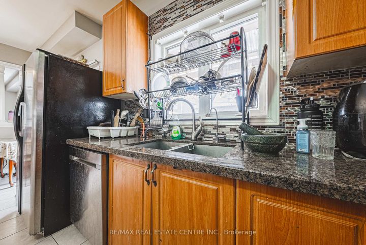 Photo 12 at 66 Citadel Crescent, Vales of Castlemore North, Brampton