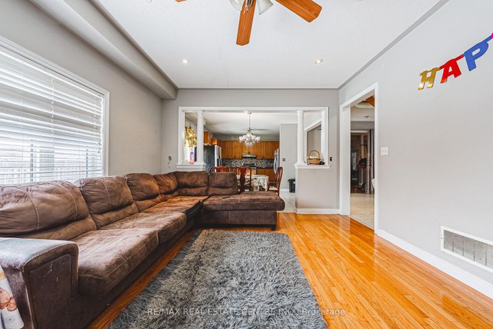 Photo 16 at 66 Citadel Crescent, Vales of Castlemore North, Brampton