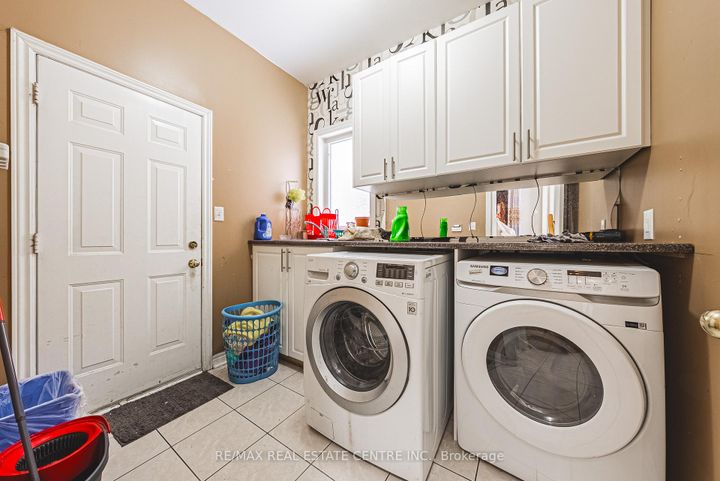 Photo 17 at 66 Citadel Crescent, Vales of Castlemore North, Brampton