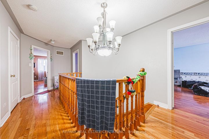 Photo 19 at 66 Citadel Crescent, Vales of Castlemore North, Brampton