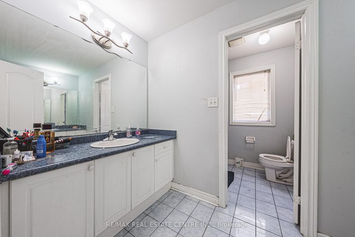 Photo 21 at 66 Citadel Crescent, Vales of Castlemore North, Brampton