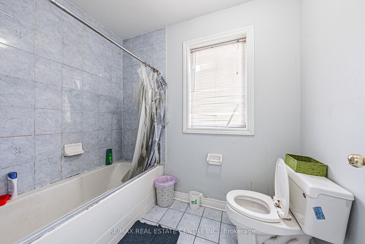 Photo 22 at 66 Citadel Crescent, Vales of Castlemore North, Brampton