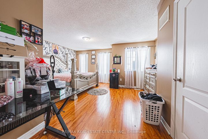 Photo 30 at 66 Citadel Crescent, Vales of Castlemore North, Brampton