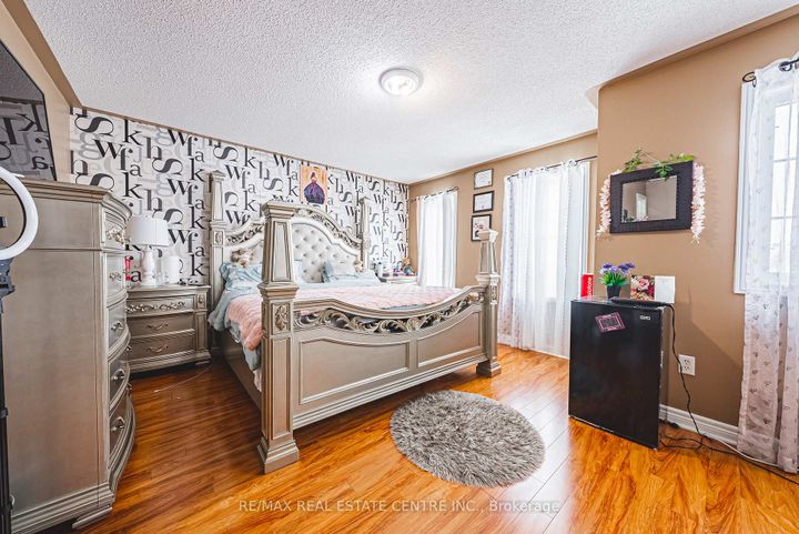 Photo 31 at 66 Citadel Crescent, Vales of Castlemore North, Brampton