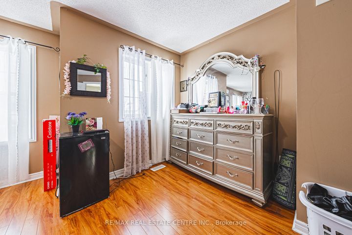 Photo 32 at 66 Citadel Crescent, Vales of Castlemore North, Brampton