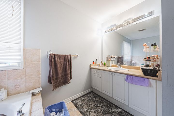 Photo 33 at 66 Citadel Crescent, Vales of Castlemore North, Brampton