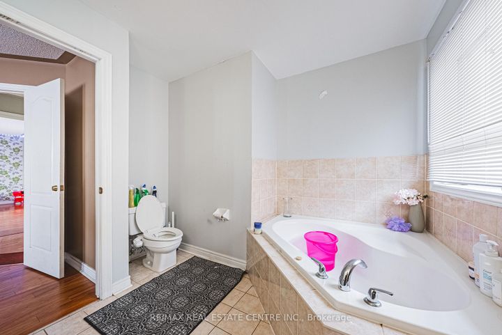 Photo 34 at 66 Citadel Crescent, Vales of Castlemore North, Brampton