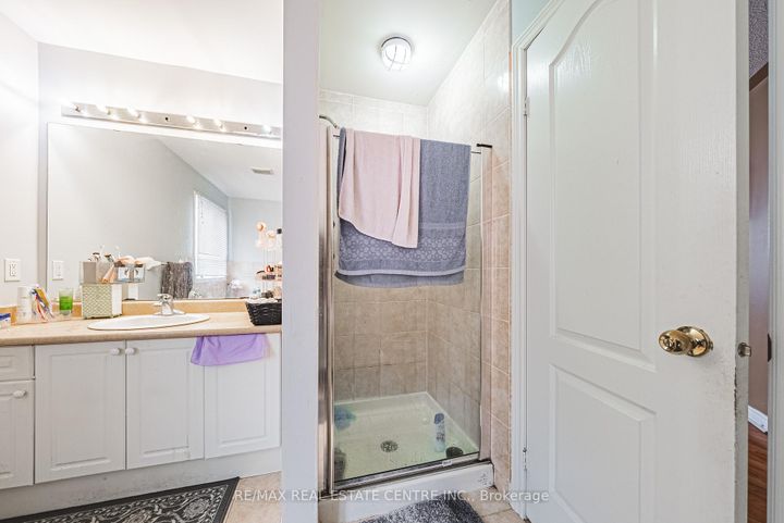 Photo 35 at 66 Citadel Crescent, Vales of Castlemore North, Brampton