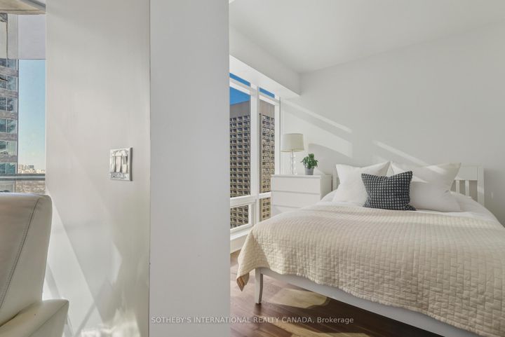 Photo 3 at 2712 - 1 Bloor Street E, Yonge Corridor, Toronto