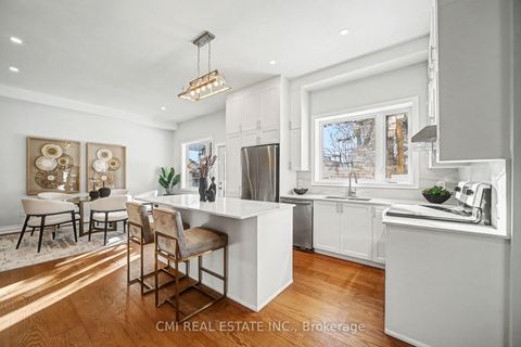 Photo 11 at 75 Kenilworth Avenue, The Beaches, Toronto