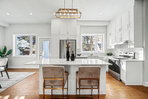 Photo 12 at 75 Kenilworth Avenue, The Beaches, Toronto