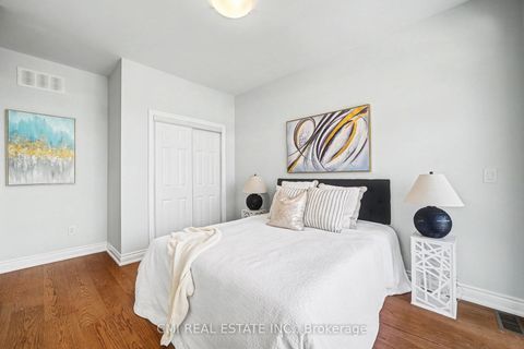 Photo 34 at 75 Kenilworth Avenue, The Beaches, Toronto