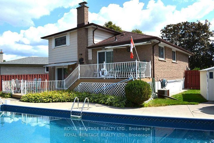 Photo 2 at 62 Brant Court, Samac, Oshawa