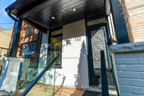 Photo 1 at 732 Adelaide Street W, Niagara, Toronto