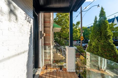 Photo 2 at 732 Adelaide Street W, Niagara, Toronto