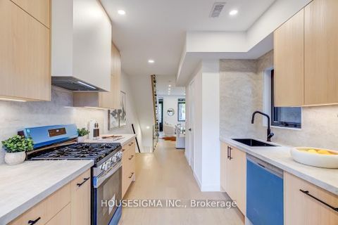 Photo 10 at 732 Adelaide Street W, Niagara, Toronto