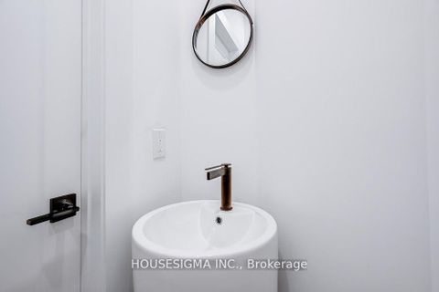 Photo 12 at 732 Adelaide Street W, Niagara, Toronto