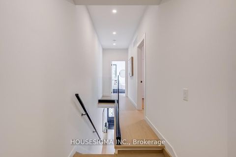 Photo 13 at 732 Adelaide Street W, Niagara, Toronto