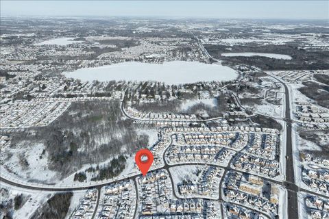 Photo 2 at 379 Old Colony Road, Oak Ridges Lake Wilcox, Richmond Hill