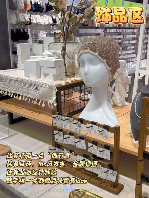 Photo 5 at 577 Yonge Street, Bay Street Corridor, Toronto