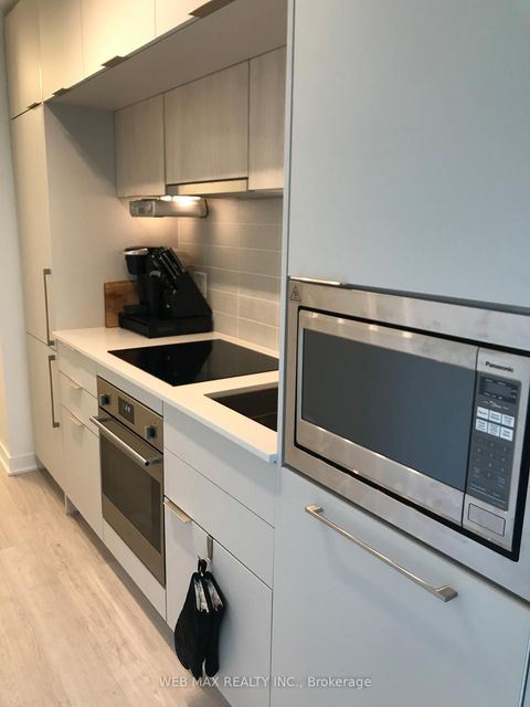 Photo 5 at 401 - 185 Alberta Avenue W, Oakwood Village, Toronto