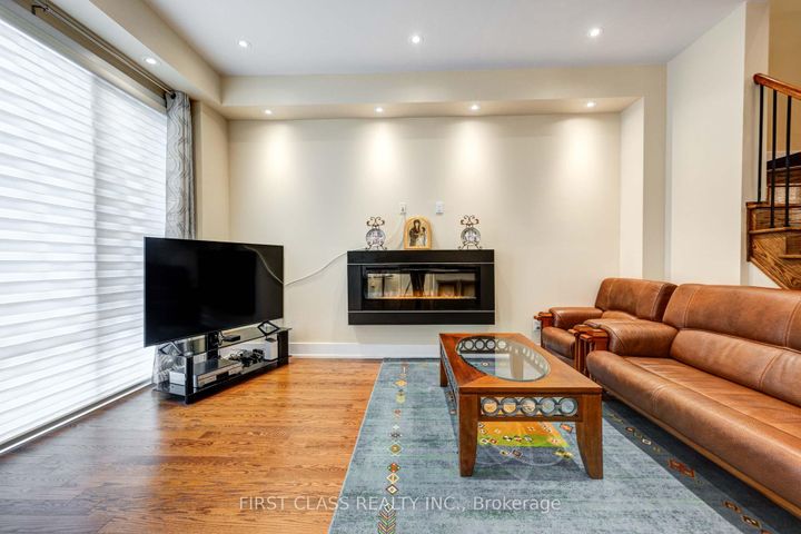 Photo 23 at 4 Allerton Road, Patterson, Vaughan