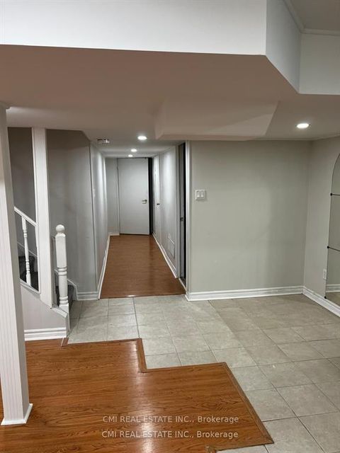 Photo 10 at 85 Watkins Glen Crescent, Bayview Wellington, Aurora