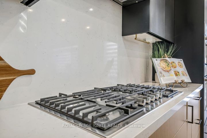 Photo 11 at 1160 Skyridge Boulevard, Rural Pickering, Pickering