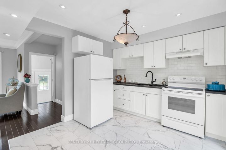 Photo 8 at 53 Wilstead Drive, Central Newmarket, Newmarket