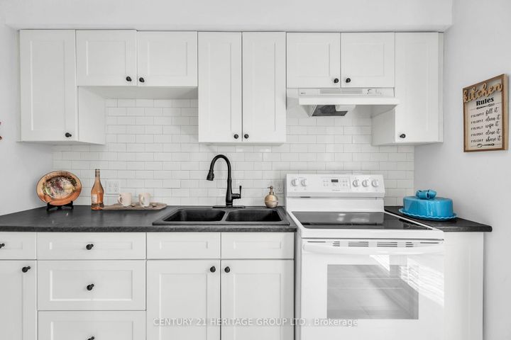 Photo 9 at 53 Wilstead Drive, Central Newmarket, Newmarket