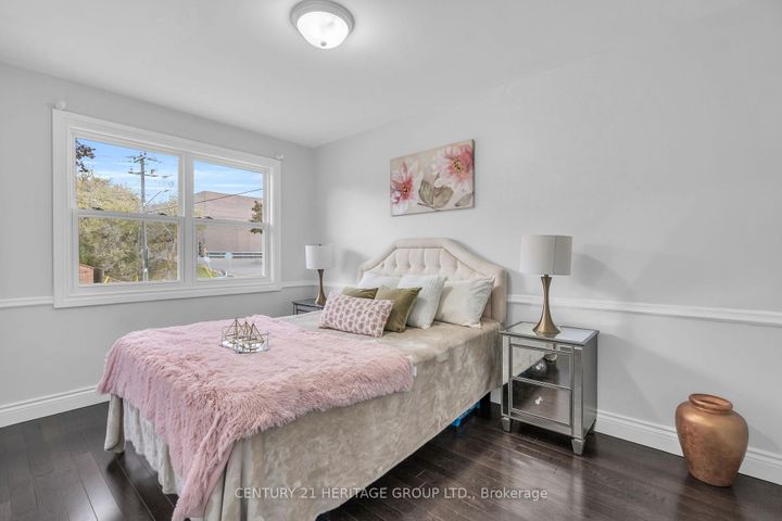 Photo 11 at 53 Wilstead Drive, Central Newmarket, Newmarket